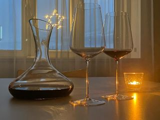 Pokud byste nevěděli, co by Ježíšek mohl přinést.. Nádherné tenoučké foukané sklenky a dekantér jsou sázka na jistotu 🎄🎁🍷...