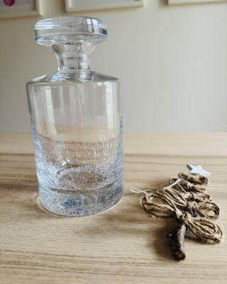 Už se to blíží.. malá inspirace pro Ježíška 😇 #delamedomov #dekanter #červenévíno #dekantery #modernibydleni #foukanesklo...